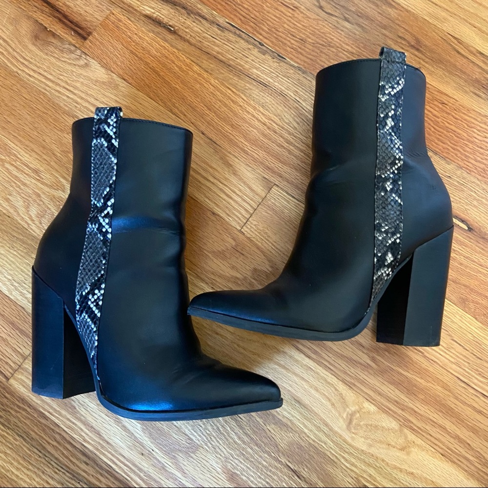 DV by Dolce Vita Black Booties with Snake Skin Size 6.5